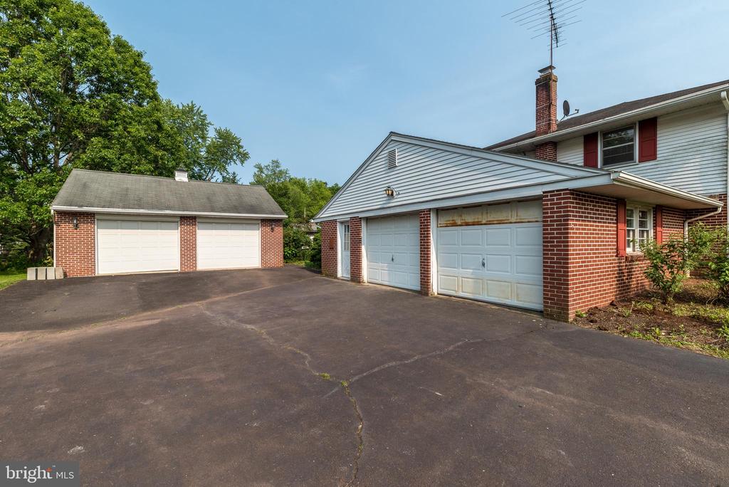 937 General Nash Dr