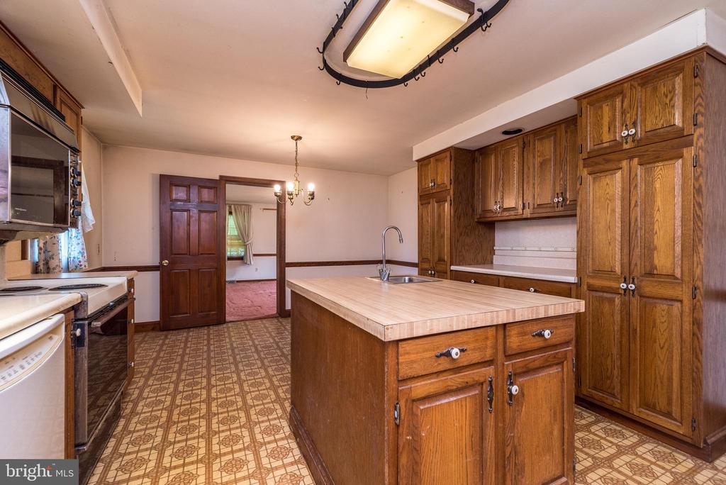 937 General Nash Dr