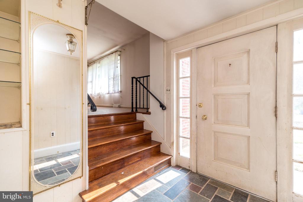 937 General Nash Dr