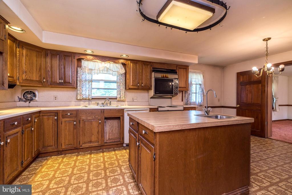 937 General Nash Dr
