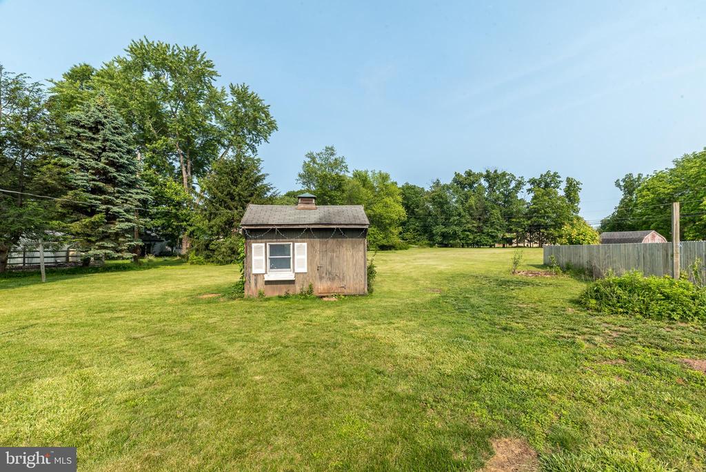 937 General Nash Dr