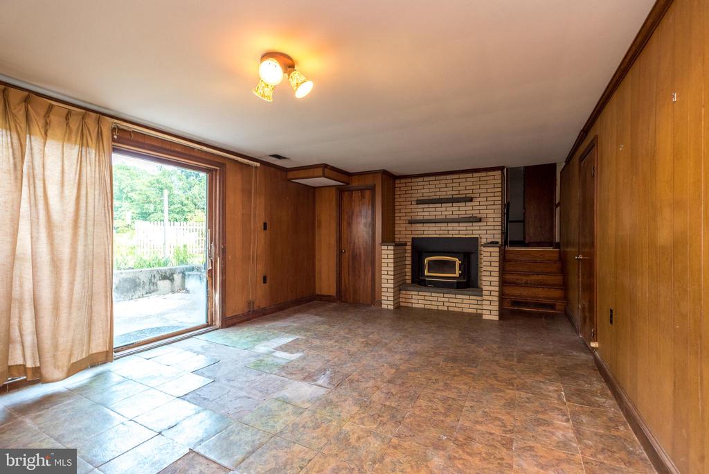 937 General Nash Dr