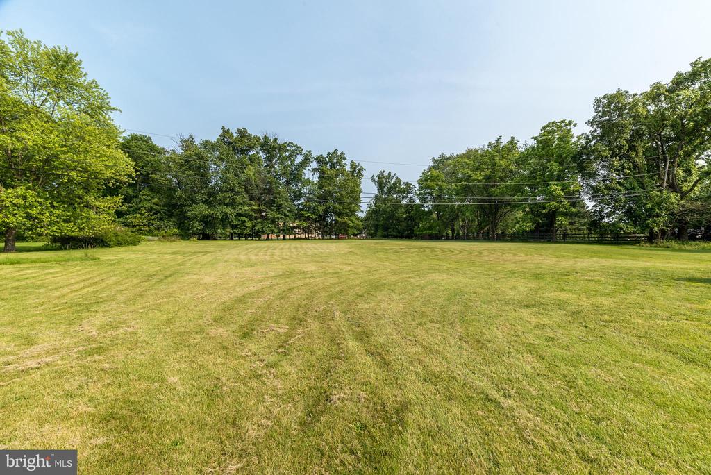 937 General Nash Dr