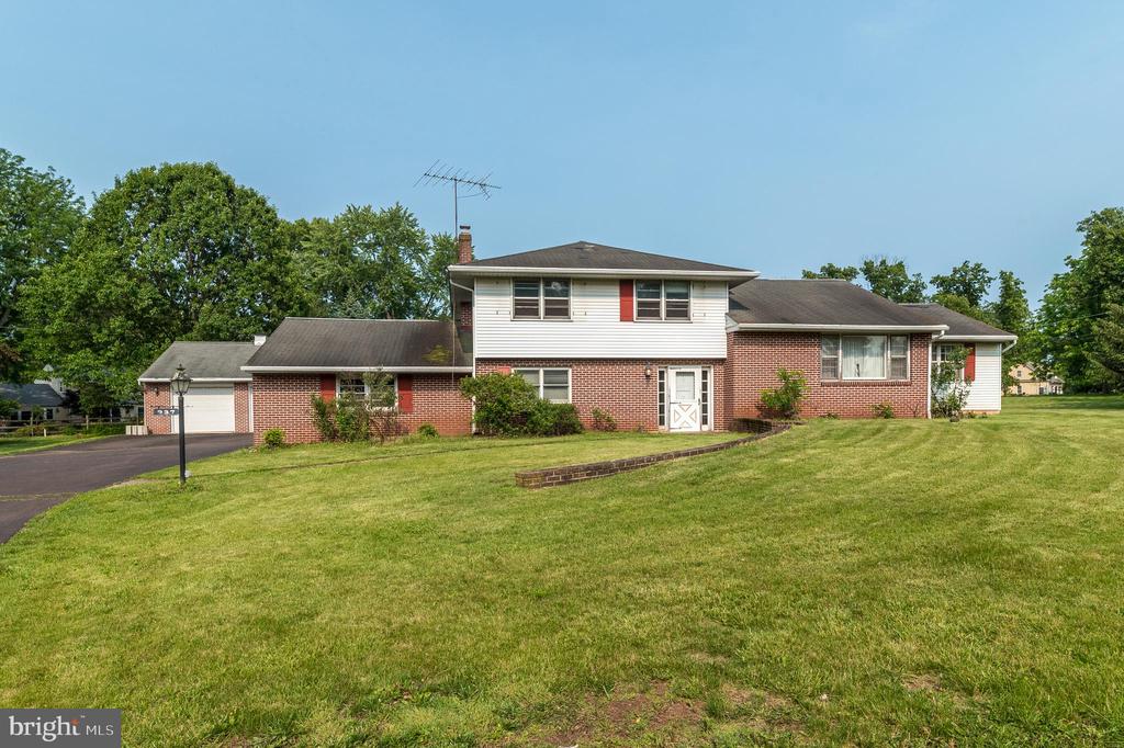 937 General Nash Dr