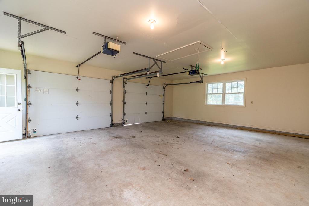 937 General Nash Dr