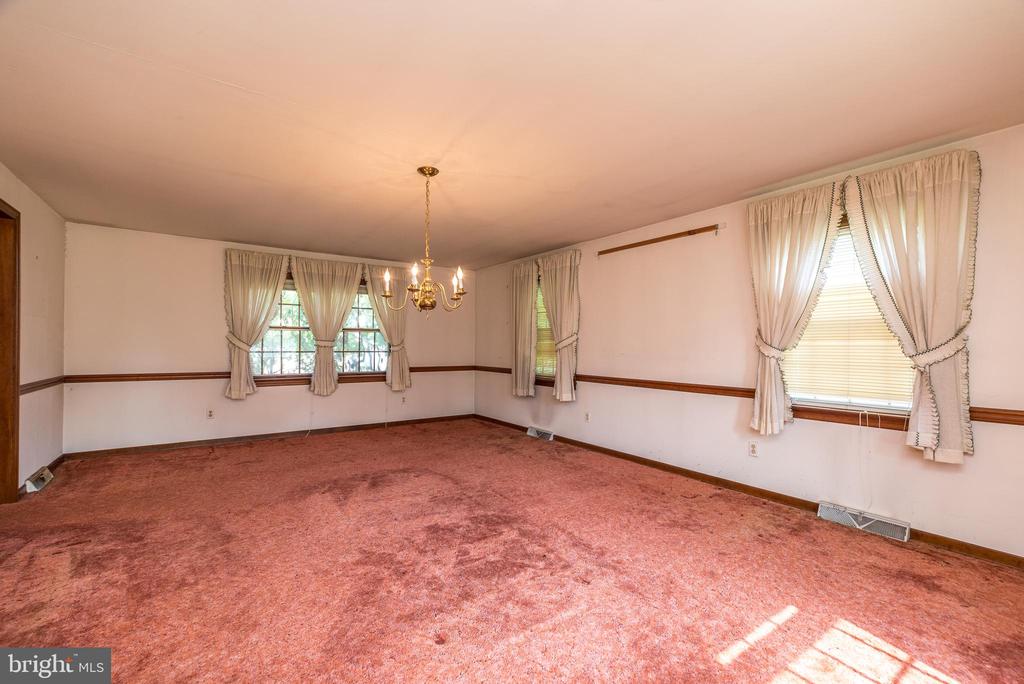 937 General Nash Dr