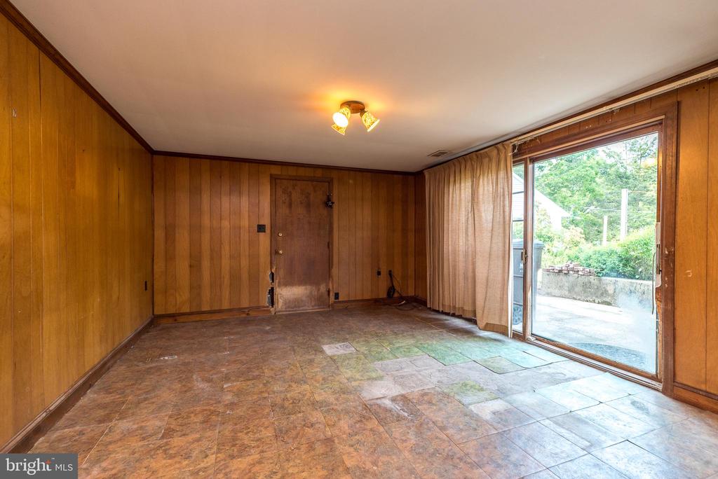 937 General Nash Dr