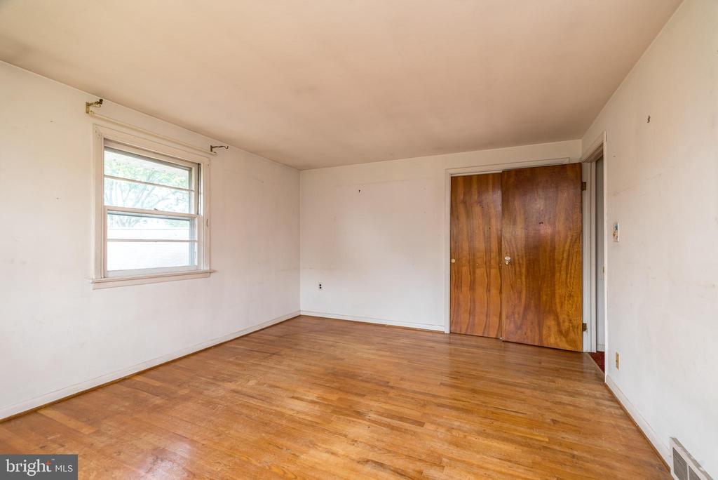 937 General Nash Dr