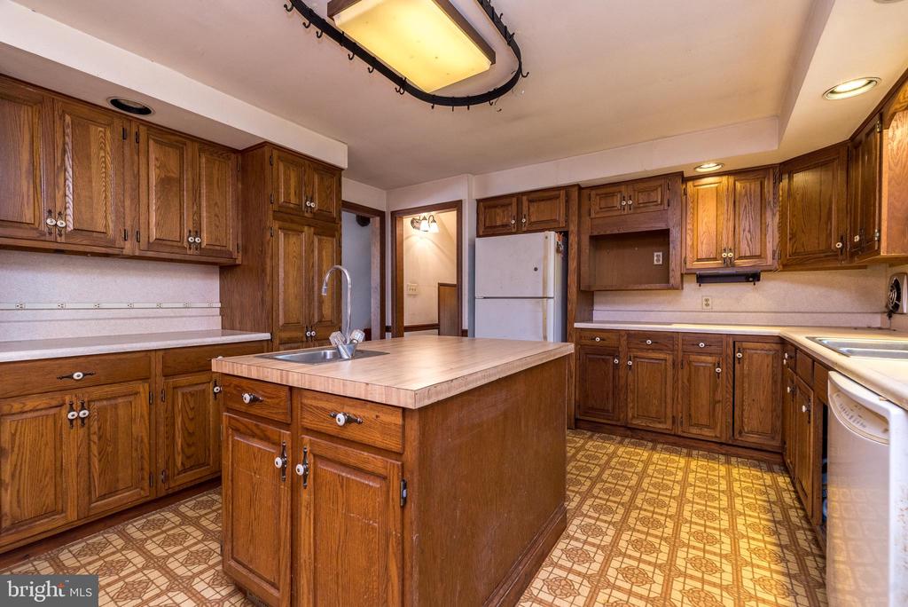 937 General Nash Dr