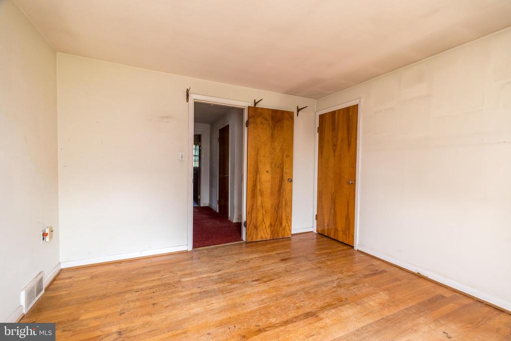 937 General Nash Dr