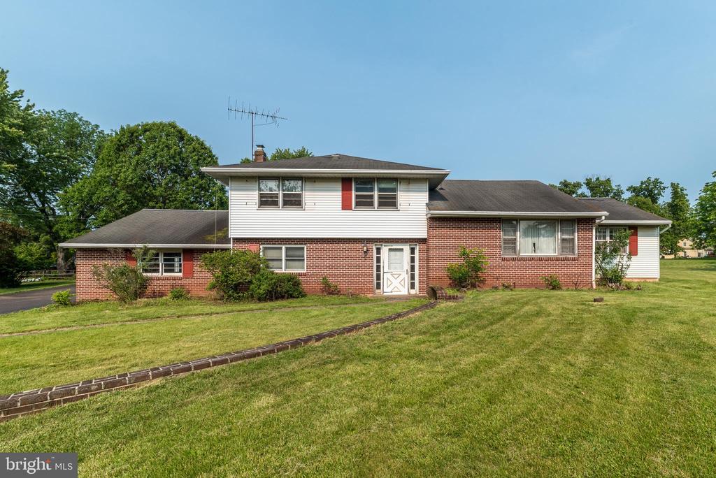 937 General Nash Dr
