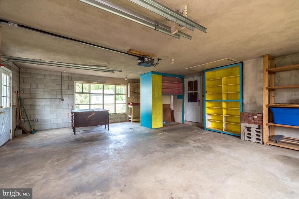 937 General Nash Dr