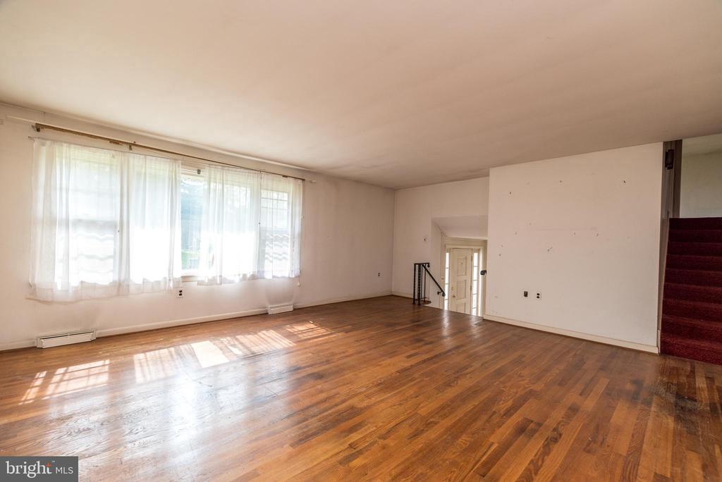 937 General Nash Dr