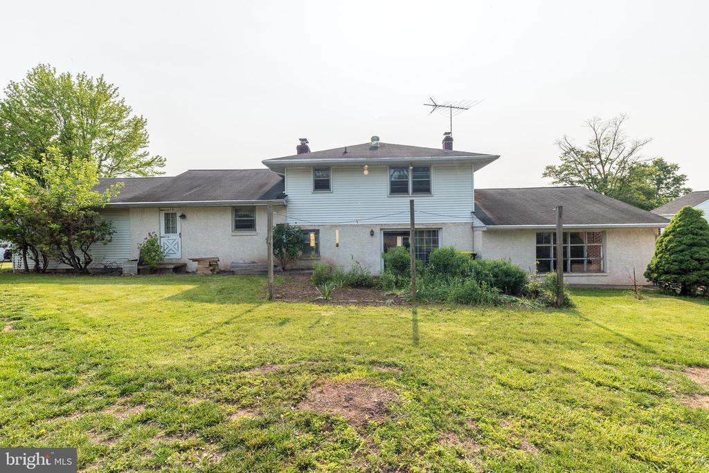 937 General Nash Dr