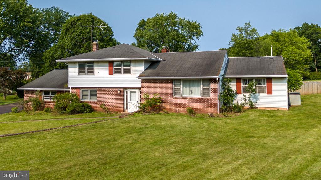 937 General Nash Dr
