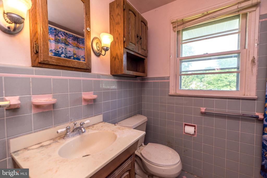 937 General Nash Dr
