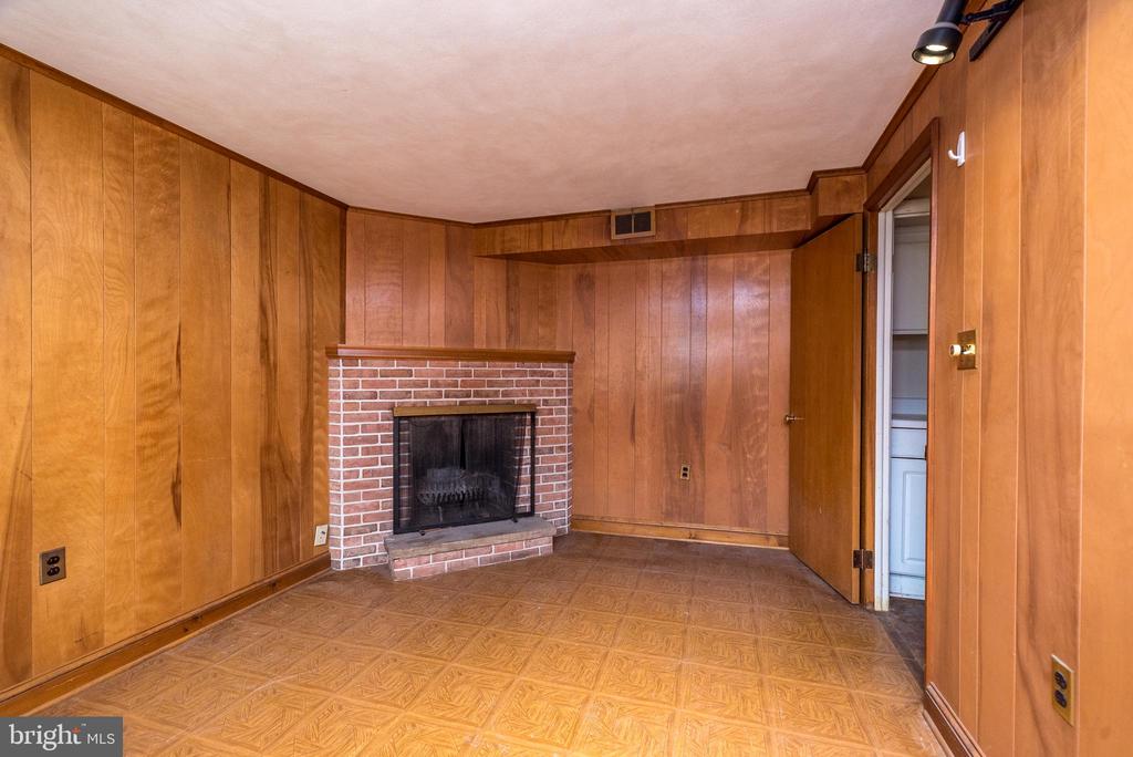 937 General Nash Dr