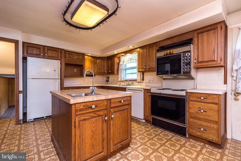 937 General Nash Dr