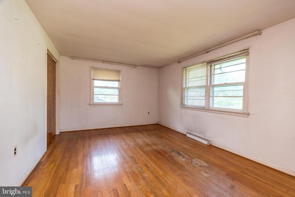 937 General Nash Dr