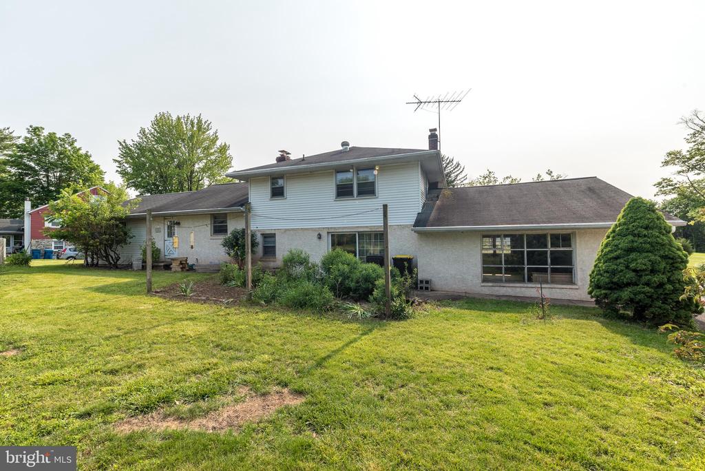 937 General Nash Dr