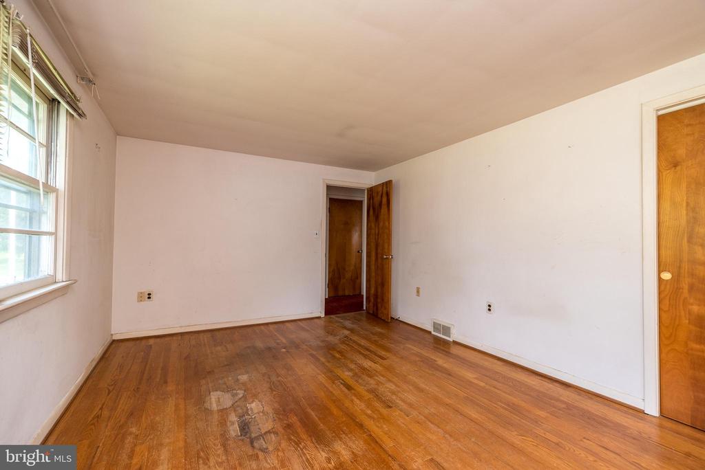 937 General Nash Dr