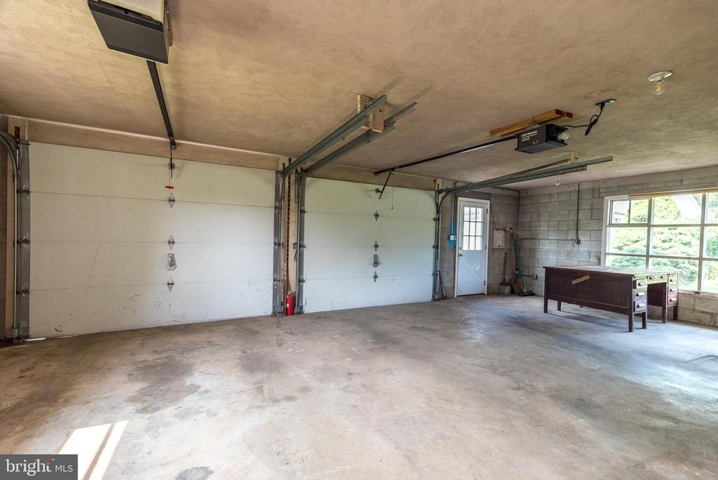 937 General Nash Dr