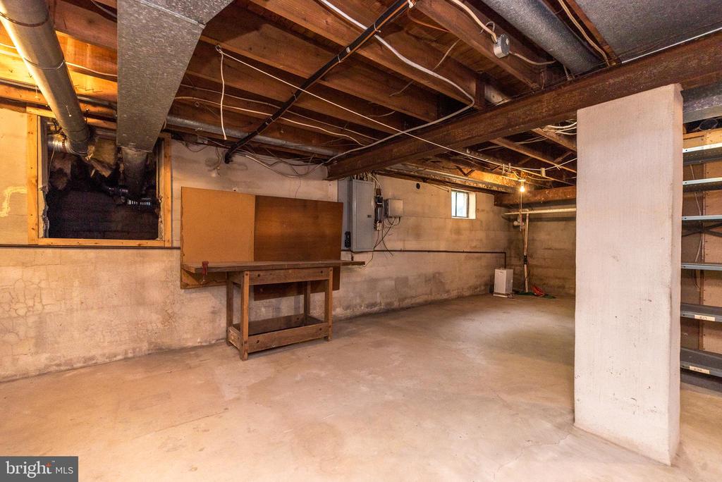 937 General Nash Dr