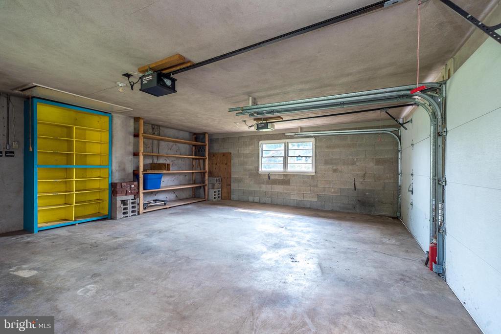 937 General Nash Dr