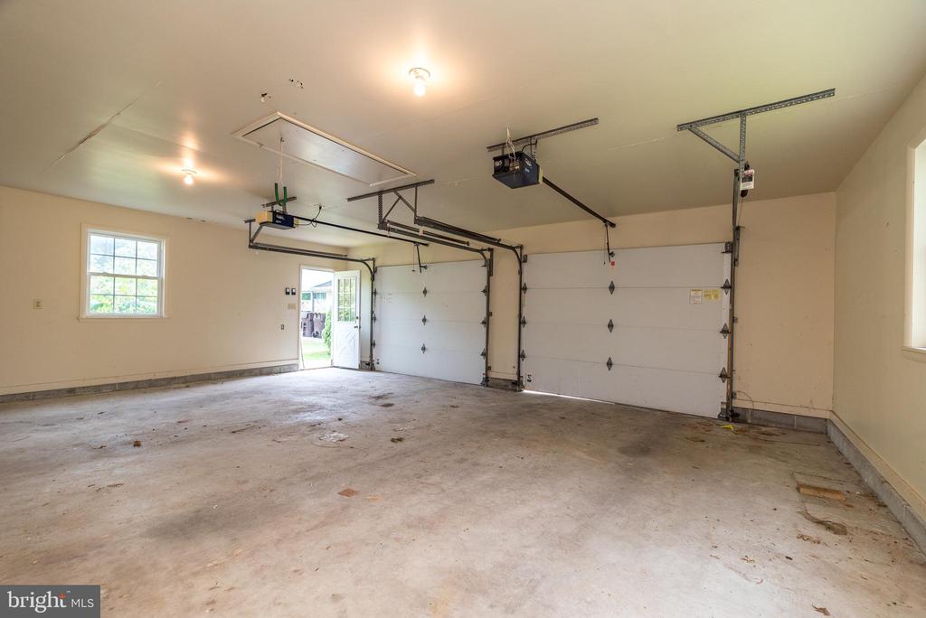 937 General Nash Dr