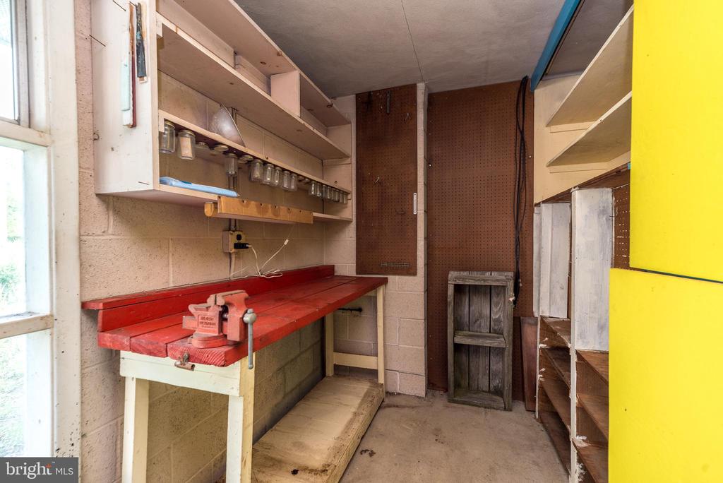 937 General Nash Dr