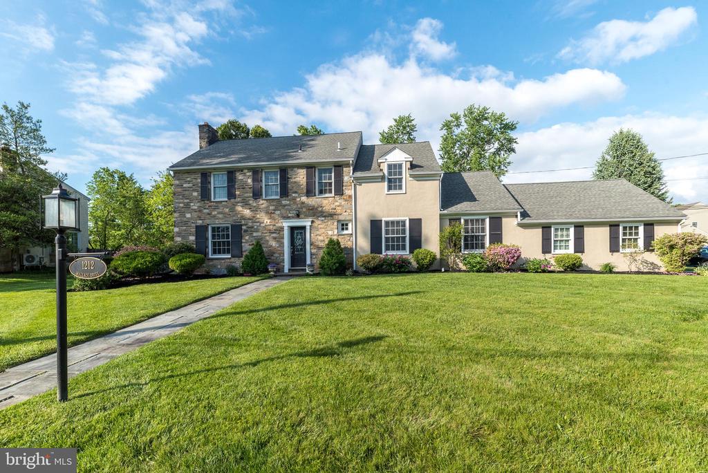 1212 Wallace Dr