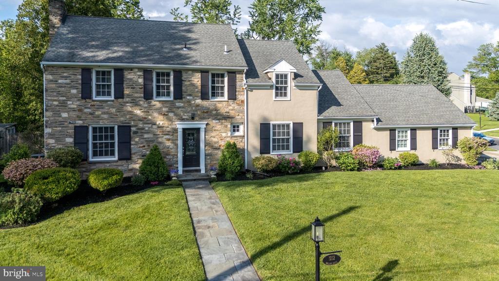 1212 Wallace Dr
