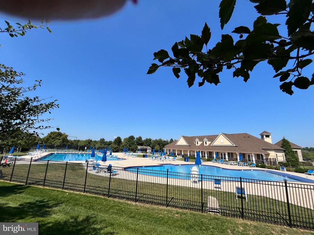 128 GLENEAGLES DR