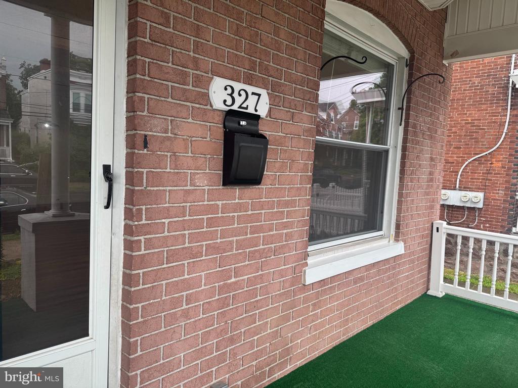 327 SPRING ST