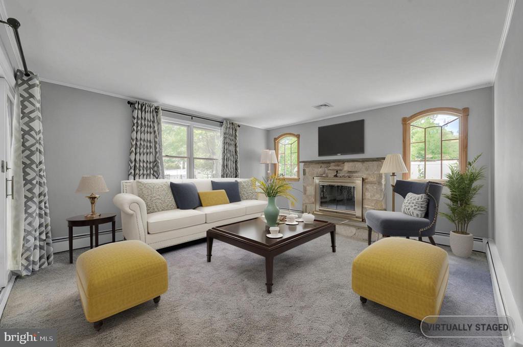 102 Meadowood Dr