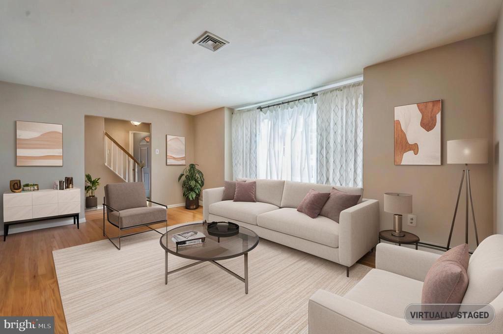 102 Meadowood Dr