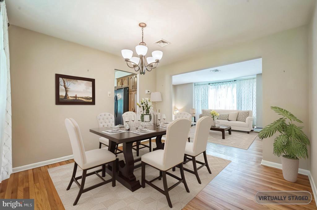 102 Meadowood Dr