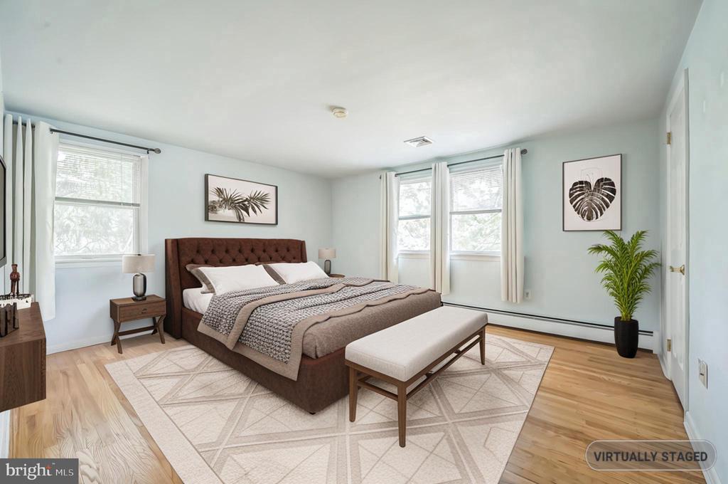 102 Meadowood Dr