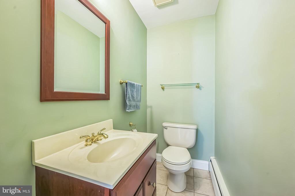 102 Meadowood Dr