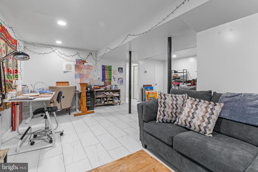 37 WHITE PINE CT
