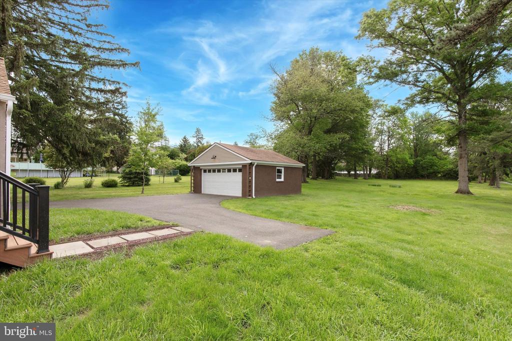 405 CEDAR HILL RD