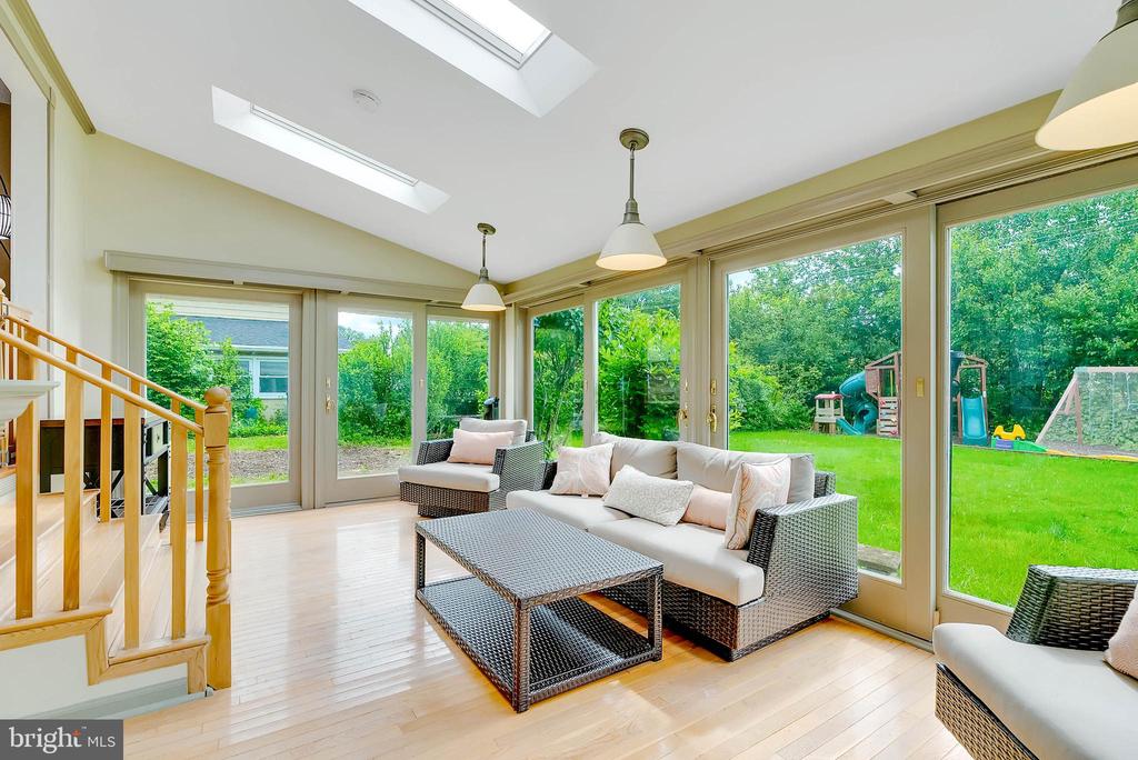 142 Colonial Dr