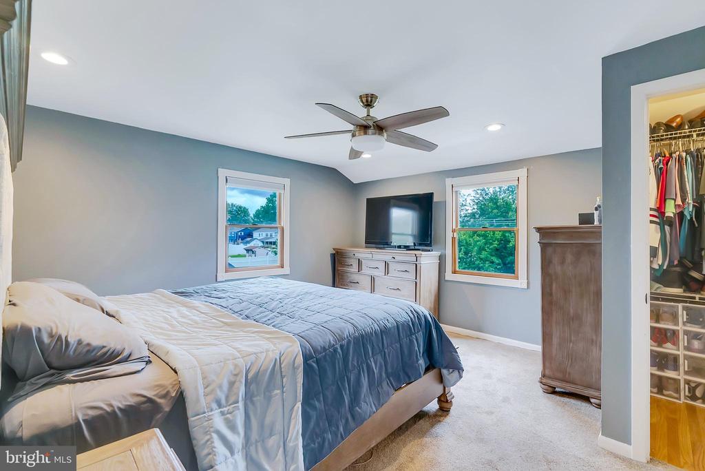 142 Colonial Dr