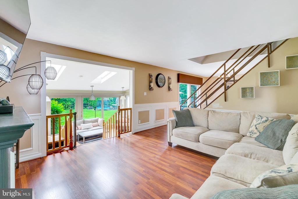 142 Colonial Dr