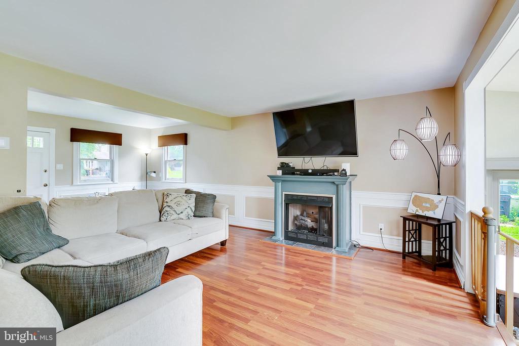 142 Colonial Dr