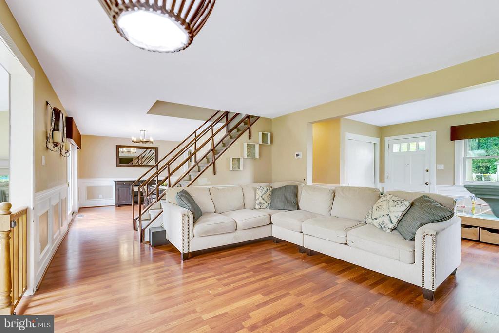 142 Colonial Dr