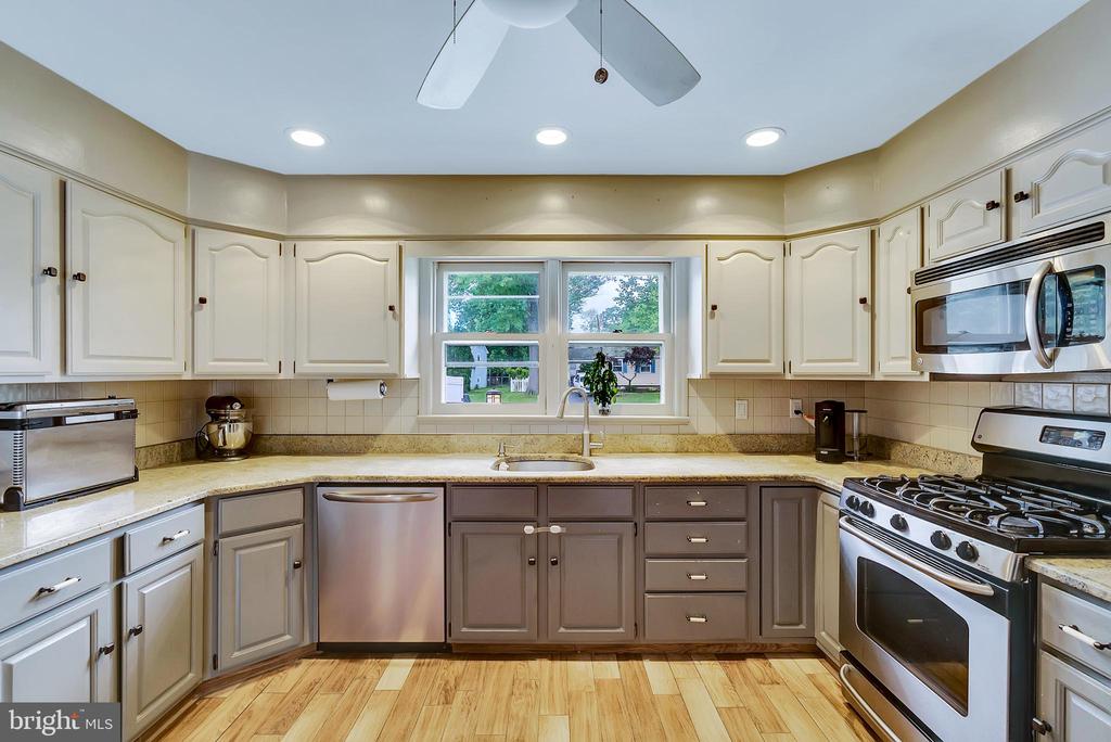 142 Colonial Dr