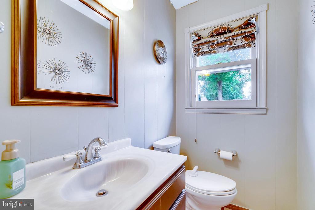 142 Colonial Dr