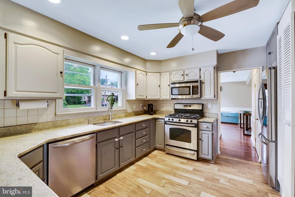 142 Colonial Dr
