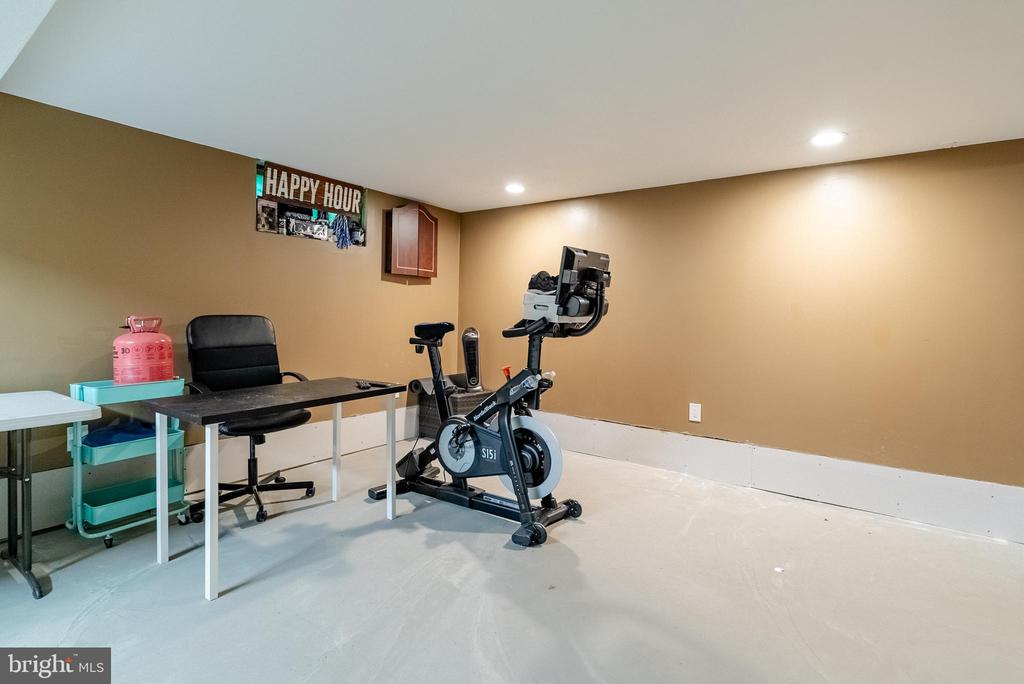 142 Colonial Dr